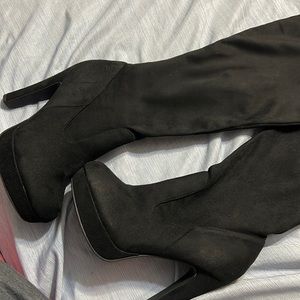 Literally only worn 3 times. My thighs don’t fit in them anymore